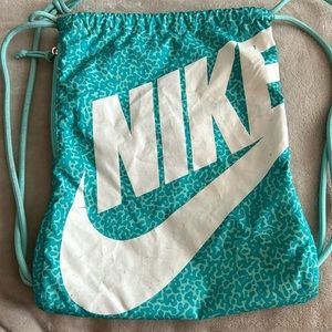 NIKE DRAWSTRING GYM BAG